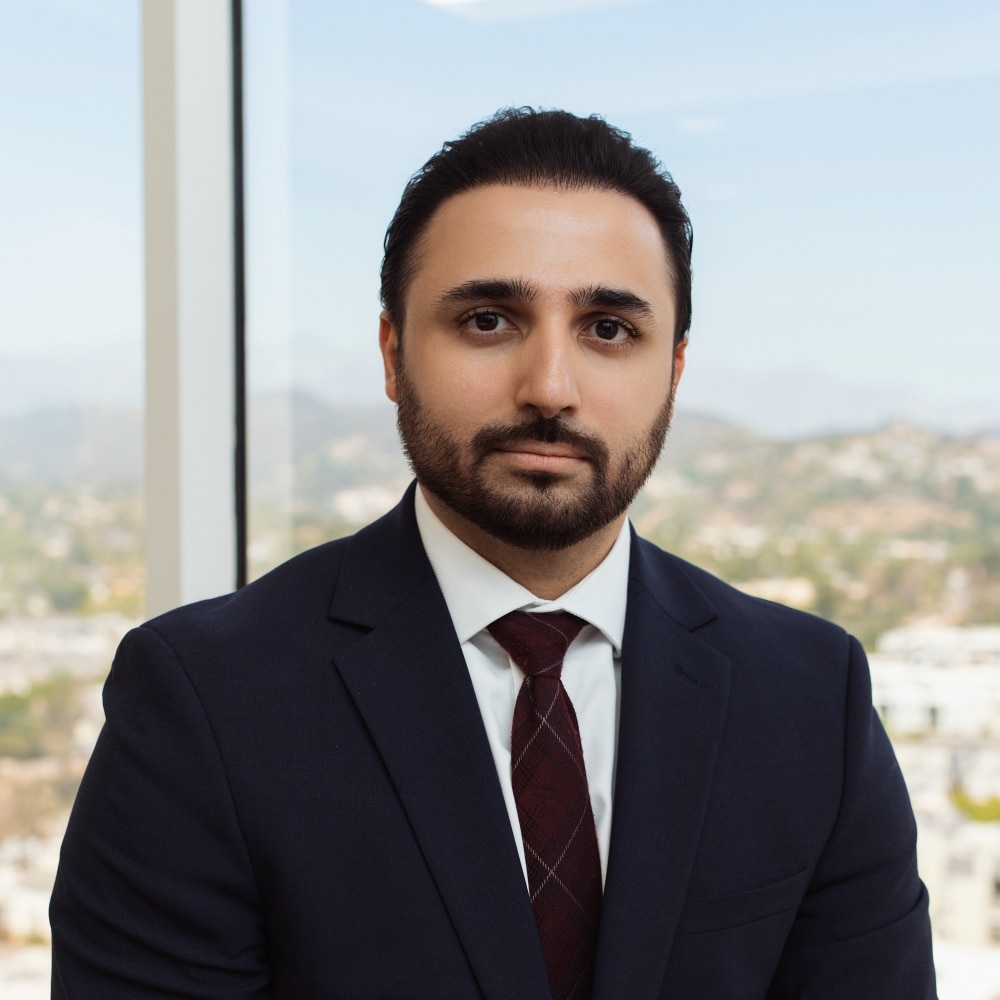 Attorney Ari Ganjali Headshot Photo